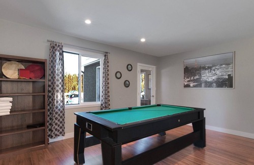 Rutland House | ♡ HOT TUB at Charming Humble 3 br +den! Lic # 4062946
