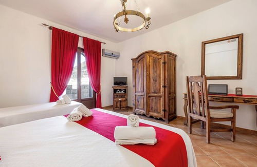 Montelepre Hotel | Hotel Castello di Giuliano