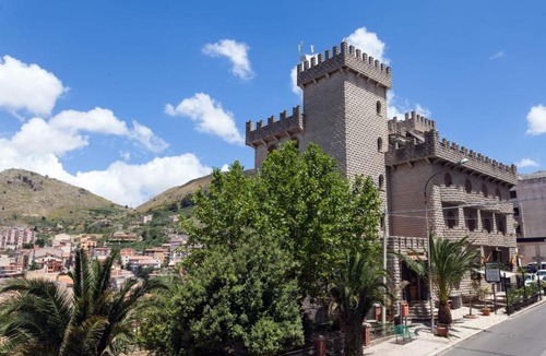 Montelepre Hotel | Hotel Castello di Giuliano