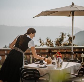 San Genesio Atesino Hotel | Hotel & Gasthof zum Hirschen