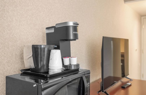 Southwest Calgary Hotel | Hotel King Suite with Parking, AC, Gym, Pool