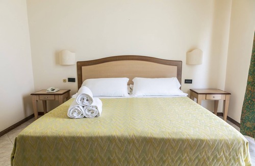 Canneto di Caronia Hotel | Hotel Za' Maria