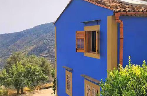 Reitano House | House in the Countryside with Aeolian View