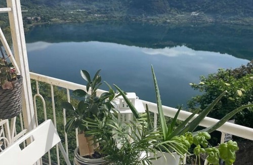 Genzano di Roma Apartment | House with a view of Lake Nemi