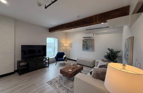 Truro Apartment | Huge 1 BR Downtown with Parking and 6 appliances