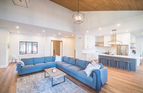 Lake of Bays Cottage | Huntsville Lakefront Luxury Cottage Retreat