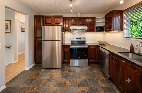 Northwest Calgary House | I @Home Entire 4BR3BA House/YYC/Parking/BBQ