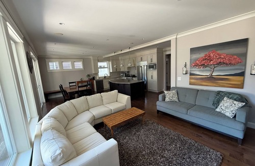 White Rock House | Ideal home for visiting White Rock & Greater Vancouver region