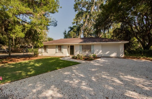 Olde Town House | Ideal Location in Downtown Bluffton ~Just Steps to the May River
