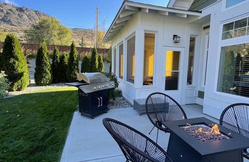 Osoyoos Cottage | *Impeccable 3 bedrm cottage in sought-after "The Cottages" Osoyoos Lake & beach
