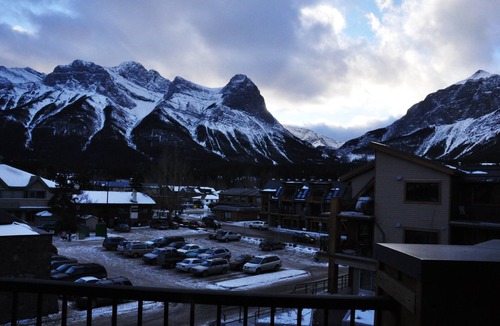 Town Centre Condo | In the HEART of DOWNTOWN CANMORE. Beautiful 2BR/2BA (res-10283)