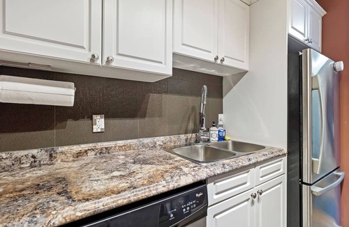 Dalhousie Apartment | IndoorPool*MountainView*C-train* UC*SAIT*Banff*