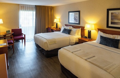 Regional District of Nanaimo Hotel | Inn On Long Lake
