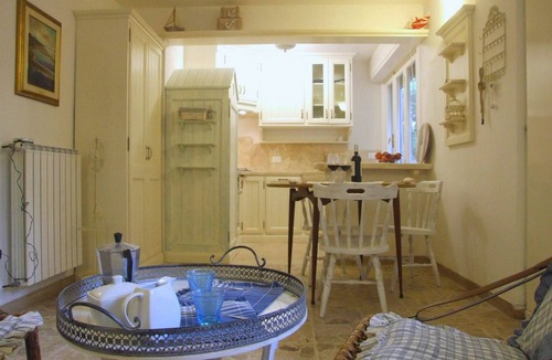 Marina di Castagneto Carducci Apartment | Comfortable apartment with private terrace by the sea, in Marina di Castagneto