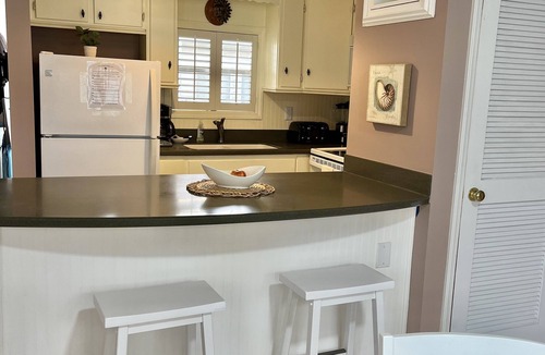 Garden City Cottage | Jacana Cabana: golf cart included with no pet fee!