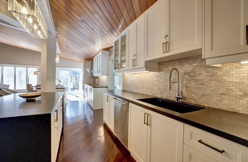 Sheridan House | Joyful Mansion with Charm Indoor