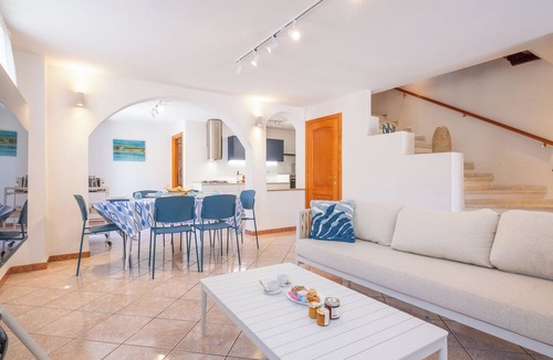 Capo Mannu House | Just 50 steps from the beach: Vacation Home for 9 Guests & BBQ