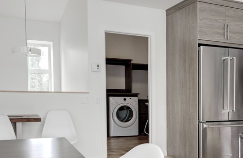 Golden House | Just completed 4 bedroom, 5 bathroom modern Town home, pool table, sleeps 10