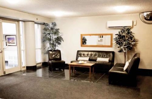 Quartier des Spectacles House | Just Minutes to Old Port! 4 Classy Units, Shopping & Dining, Full Kitchens