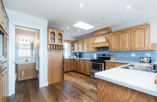 White Rock House | Just steps from the beach! East Beach White Rock!