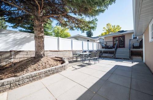 Varsity House | K@HOME 5 BR+4 BAH 2700 SQFT House, King Bed, UOC, LRT, Hospital