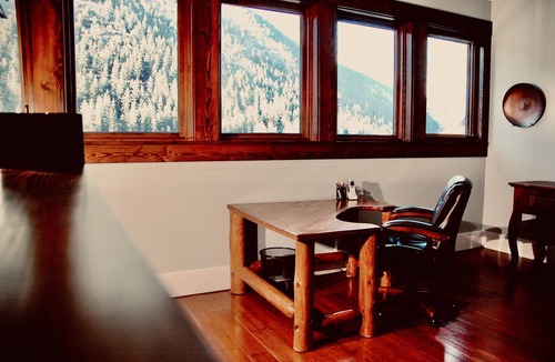 Kamloops Ski Chalet | Kamloops Executive Lakehouse