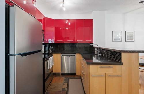Bankview House | King Bed | 3BD | AC | Mins from Downtown | Garage