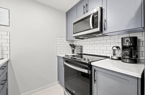 Keith Apartment | King Bed Mtn Escape Free Parking 1hr to Banff