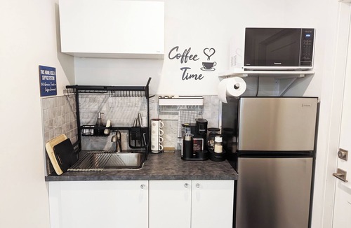 Southeast Kelowna House | King Bed Studio Suite with BBQ