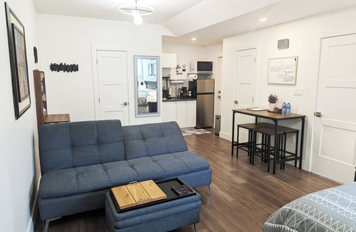 Southeast Kelowna House | King Bed Studio Suite with BBQ