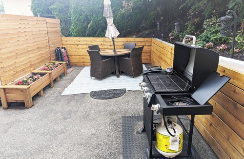 Southeast Kelowna House | King Bed Studio Suite with BBQ