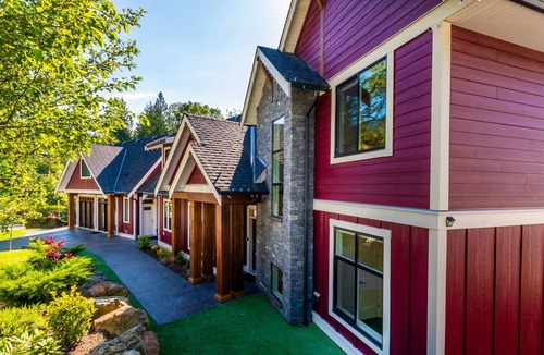 Eastern Hillsides House | Kingston House - Private, Luxurious Living, Full of Amenities