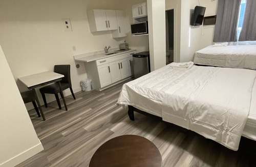 Radium Hot Springs Hotel | Kitchenette room in beautiful Radium Hot Springs
