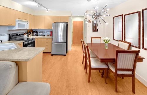 Kitsilano Condo | Kitsilano Apartment | 6 blocks to the beach License number 24-229694