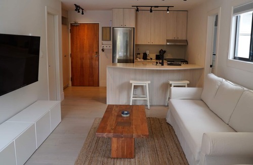 Kitsilano Apartment | Kitsilano Loft w/Sunny deck Parking by the Beach