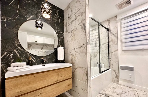 Chicoutimi Apartment | L'appart St-bernard Piscine et Spa
