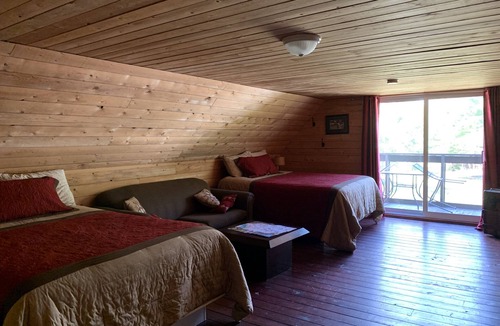 Saint-Mathieu-du-Parc Hotel | L'Auberge Refuge du Trappeur Inn