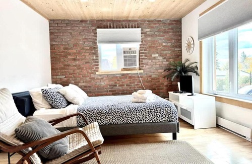 Boischatel Apartment | L'Escapade Champlain - 2 Min Falls - Free Parking