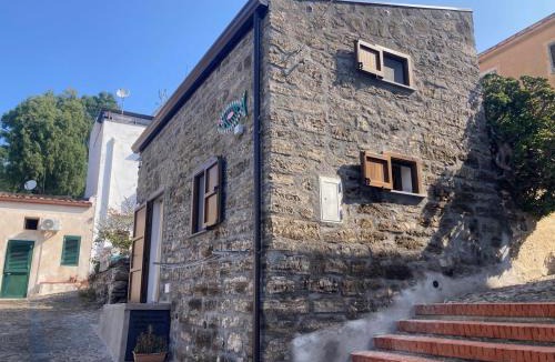 Ustica Ski Chalet | la casetta degli amici Ustica