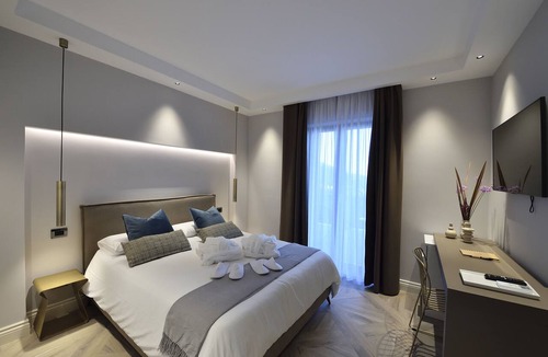 Fondi Bed & Breakfast | LA DEPENDANCE