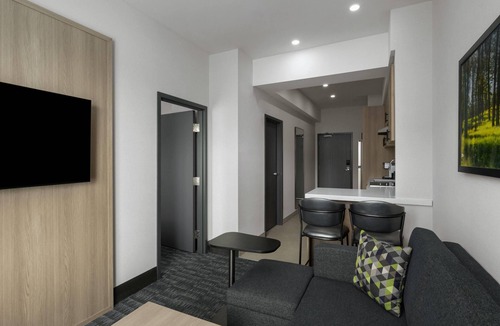 Dilworth Mountain Estates Hotel | La Quinta Inn & Suites By Wyndham Kelowna Bc