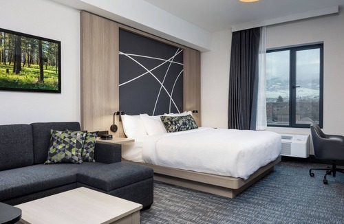 Dilworth Mountain Estates Hotel | La Quinta Inn & Suites By Wyndham Kelowna Bc
