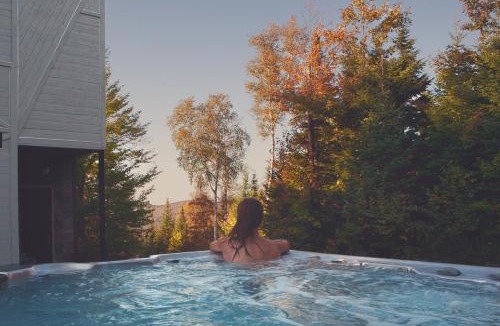 Val David Ski Chalet | La Romane Heated Pool, Hot Tub, Billiards & Fire