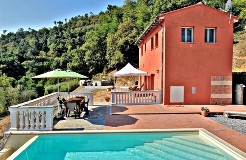 Pescia House | La Rossa nel Verde Selvaggio