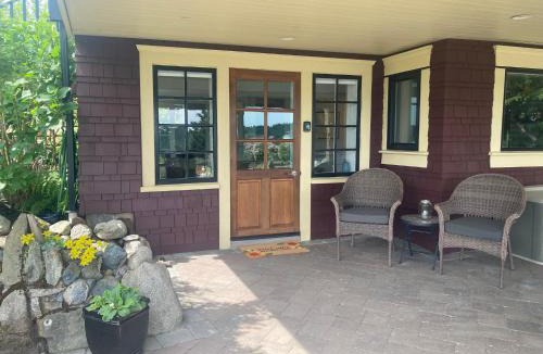 Ladysmith House | Ladysmith Harbour View House