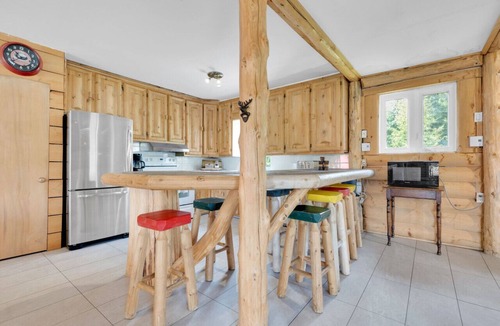 St-Adolphe-d'Howard Ski Chalet | Lake Cabin - 4BR with private SPA, wifi and babyfoot
