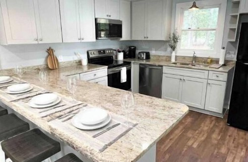 Prosperity House | Lake Murray Cottage w/Private Dock, Fire Pit & Kayaks - Near Martin's Landing