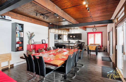 Cheneville Ski Chalet | LAKE Simon, SPA, private BEACH, 4 bedroom, 2 private office, 10 beds, 16 people.