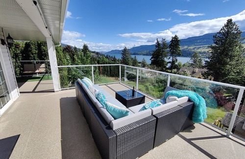 Central Okanagan House | Lake Time 🌊 2 Bed+Den, Your Home Away From Home!