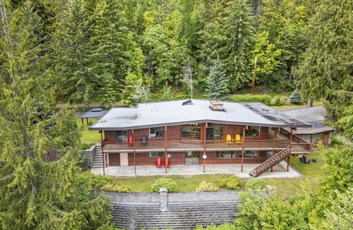 Ainsworth Hot Springs House | Lake View 3-Bed Retreat by Ainsworth Hot Springs